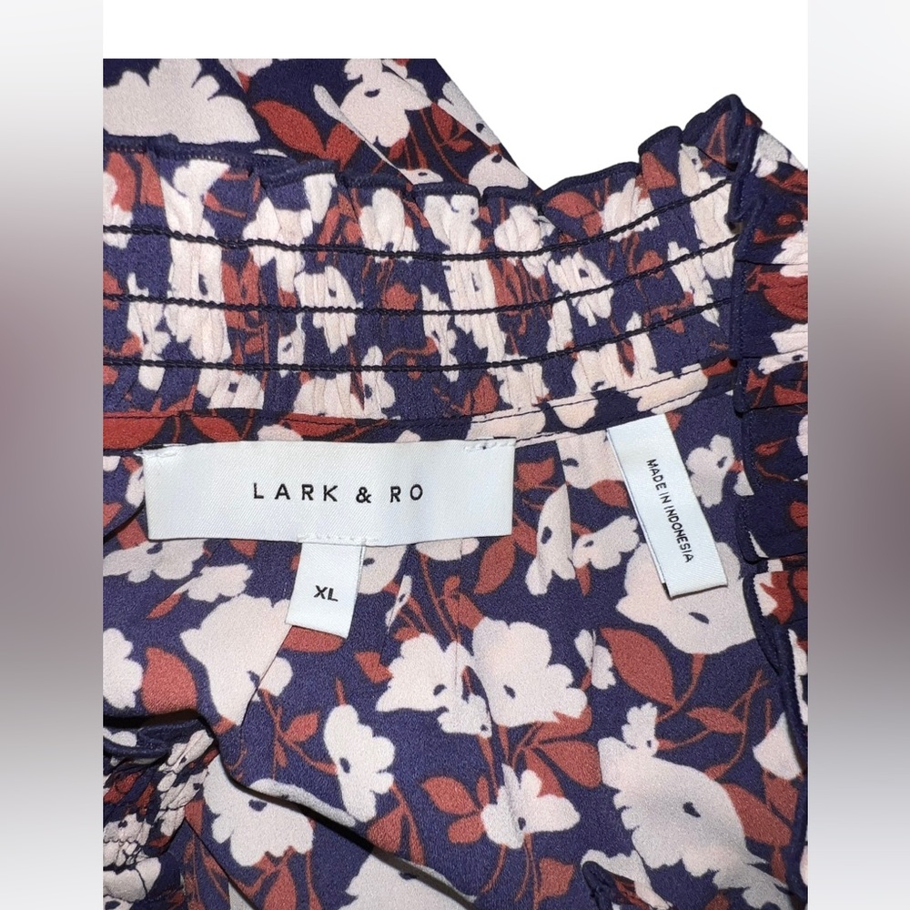 Lark and Ro floral printed blouse - Women's size XL- Blue/Brown/Cream - Picture 11 of 14